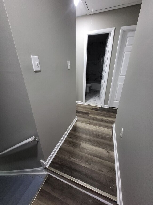 Building Photo - 3Bed 3 Bath Finished Basement!