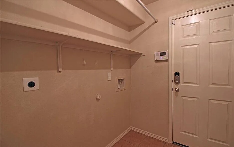 Laundry Room/Garage Access - 4909 Bayer Hollow Dr