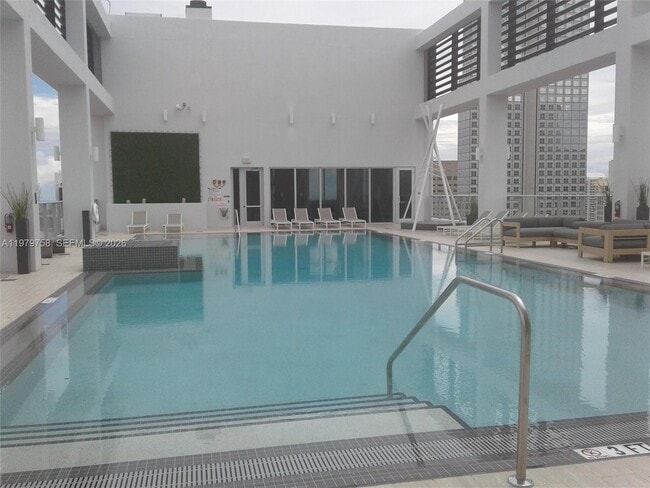 Building Photo - 151 SE 1st St