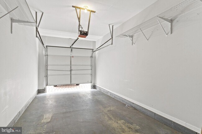 Building Photo - 6155 Shadywood Rd