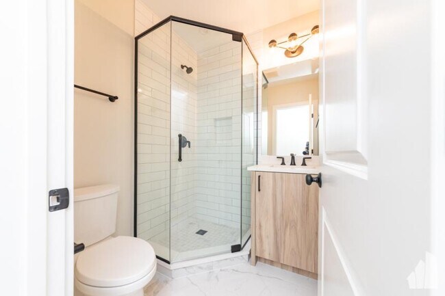 Building Photo - 2 bedroom in Chicago IL 60625