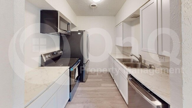Building Photo - 910 S Mills Dr