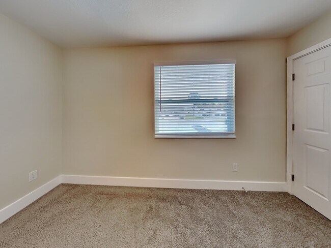 Building Photo - 542 Verbena Ct