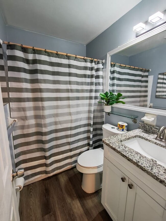 Building Photo - Charming 2-Bedroom Duplex Near Fossil Park...