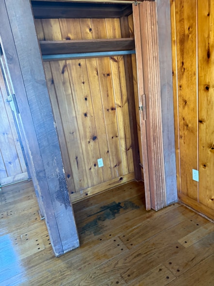 Building Photo - 1344 E College Ave