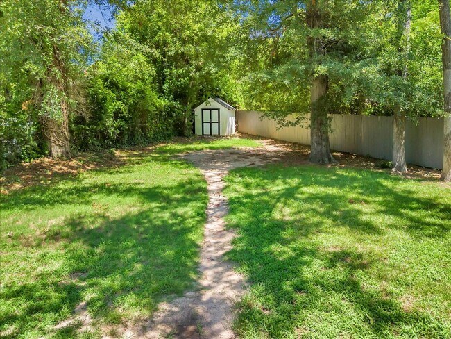 Building Photo - 3551 Overlook Ave