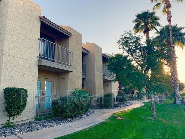 Primary Photo - 1111 E University Dr