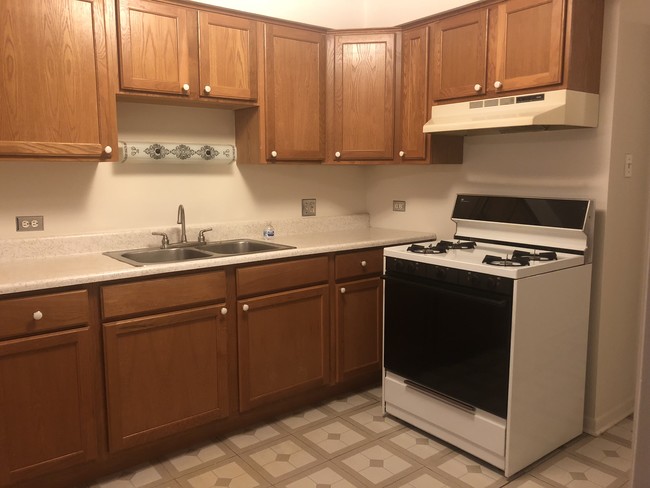 Primary Photo - 7041 W 170th St