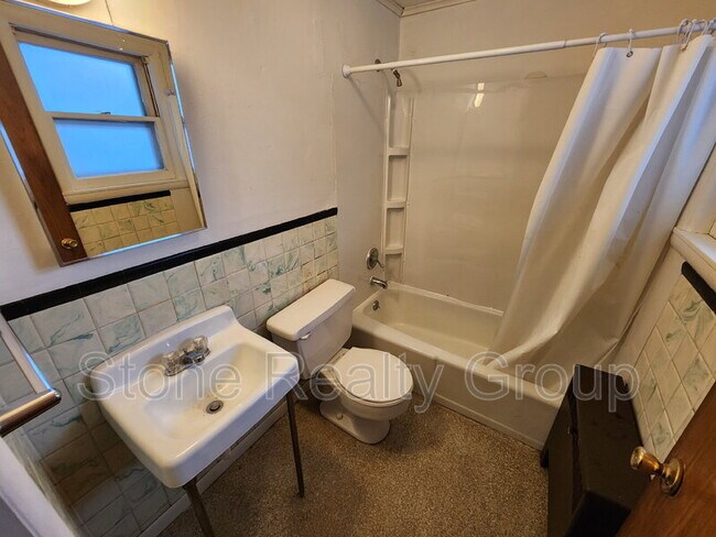 Building Photo - 1101 S 7th St