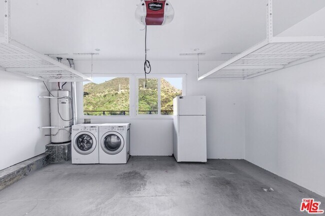 Building Photo - 3476 Troy Dr