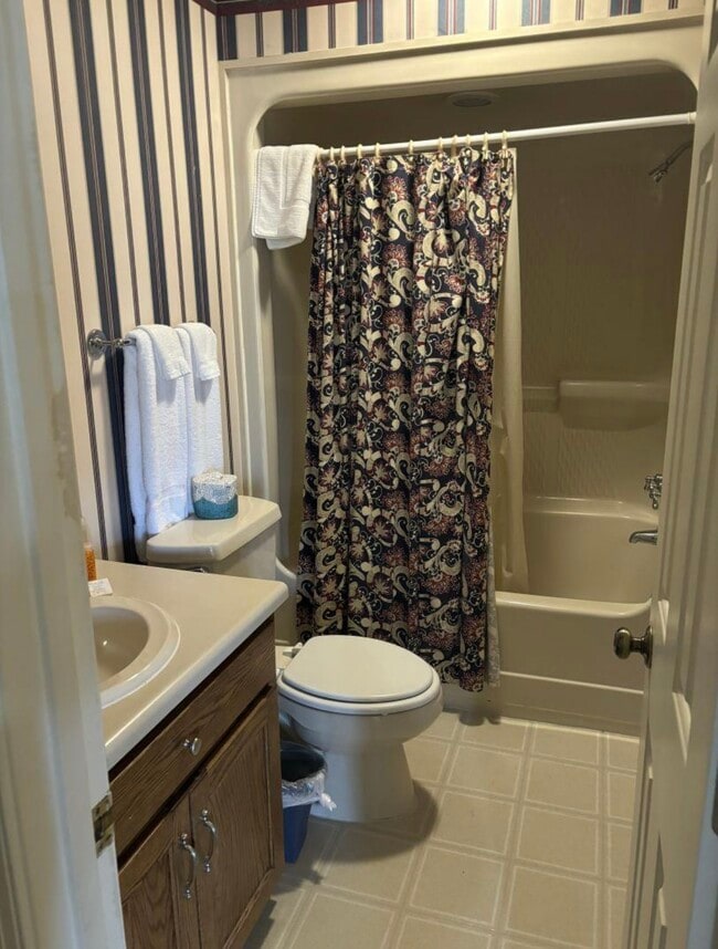 Building Photo - 462 Chalet Village Dr