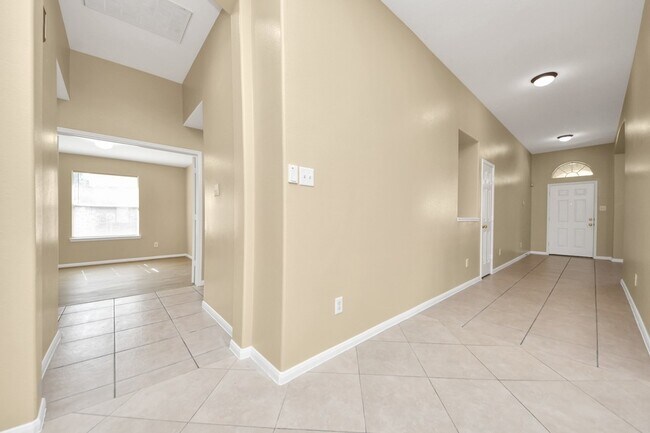 Building Photo - 8431 Taraglen Ct