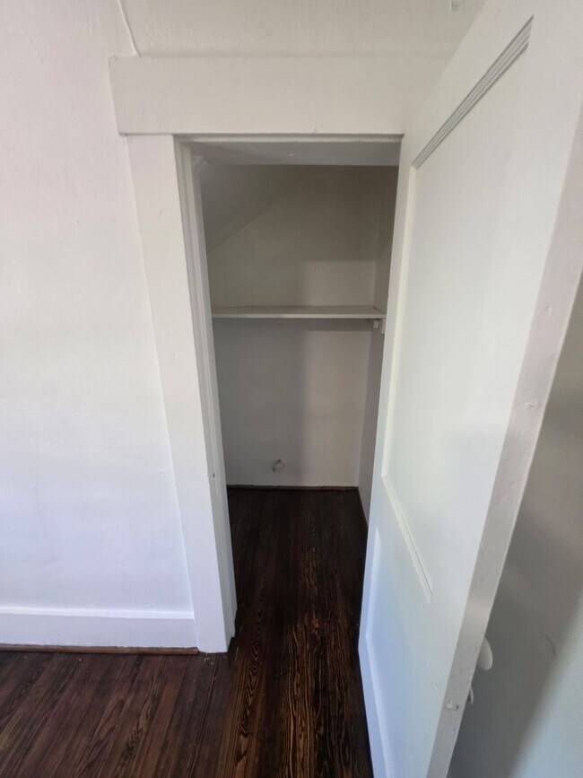 Building Photo - 3 br 1 bath house