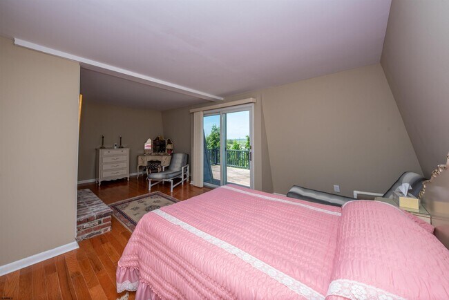 Building Photo - 3201 Bayland Dr