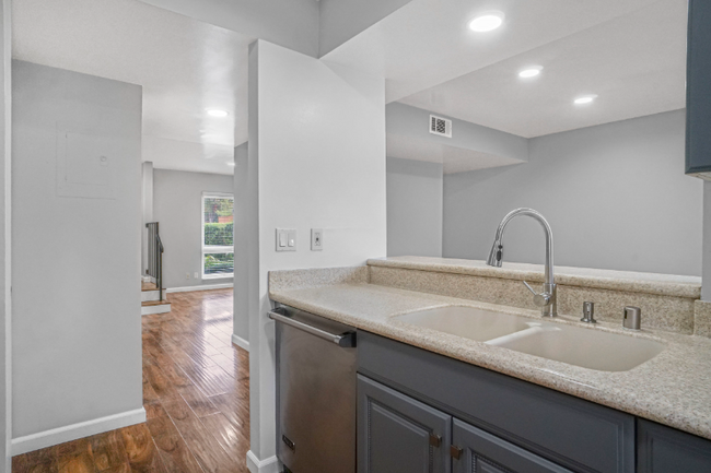 Building Photo - 3974 Tarrytown Ln