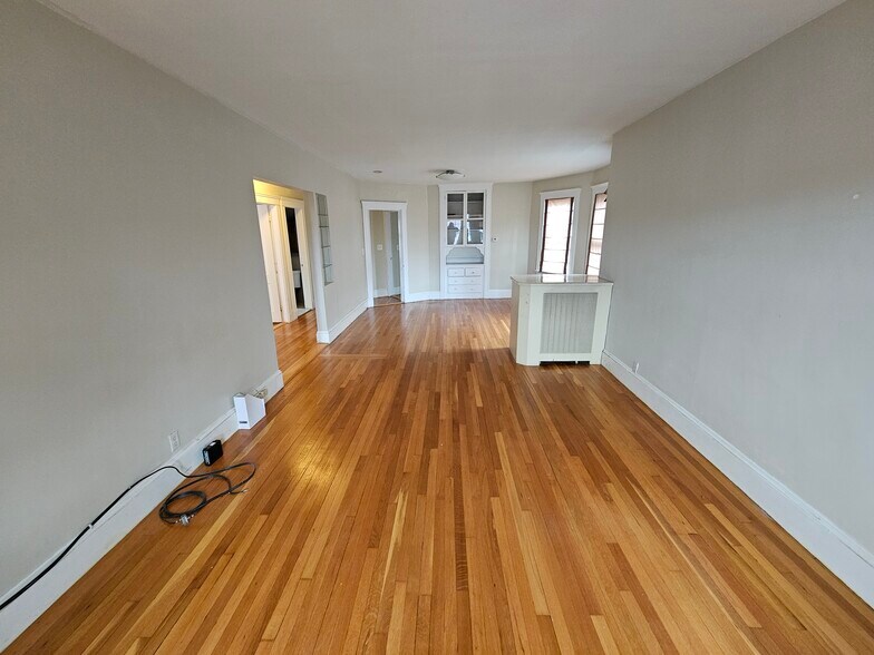 Building Photo - 82 Walnut St