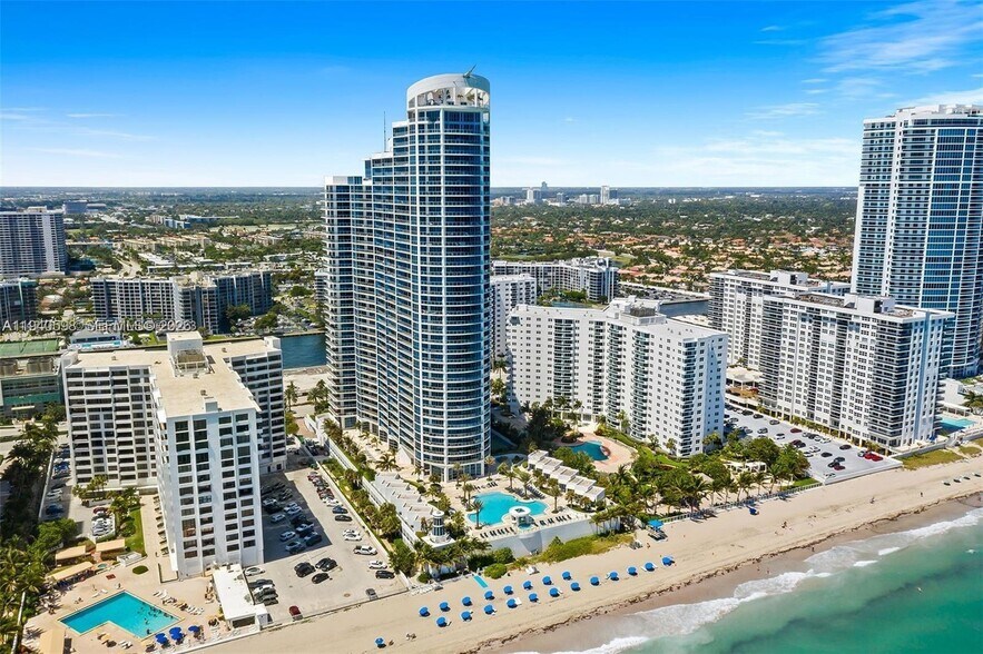 Building Photo - 3101 S Ocean Dr