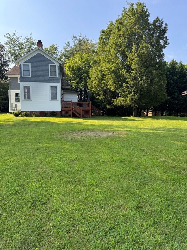 Building Photo - 4 Bedroom || 3 Bathroom Home on 2 Acres