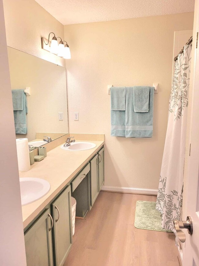 Building Photo - 5260 Collins Rd