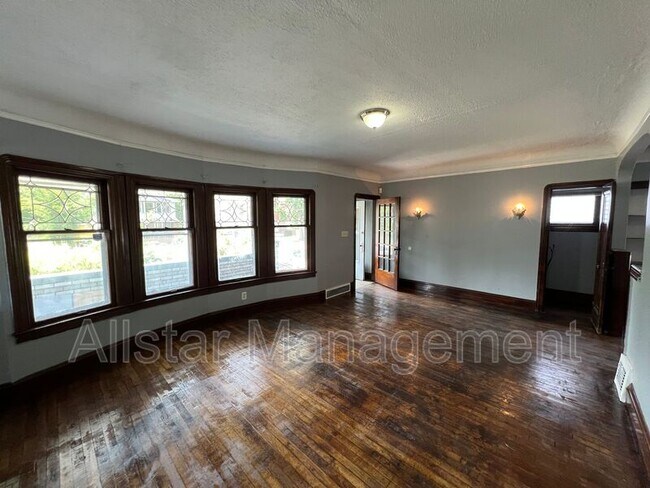 Building Photo - 3257 E 139th St