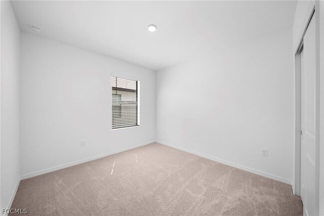 Building Photo - 258 Silent Lk Dr