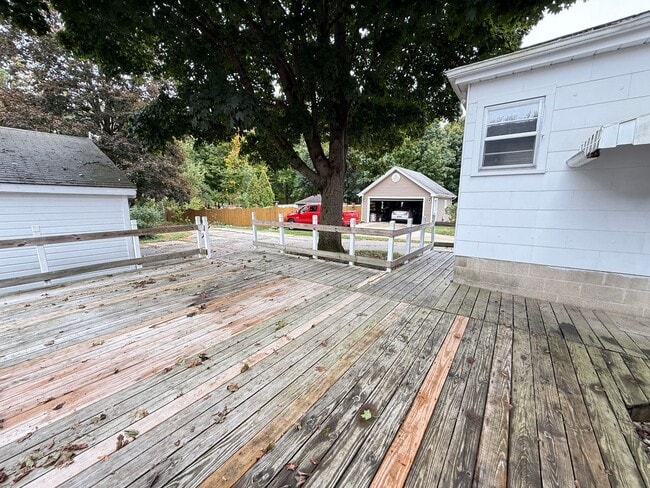 Building Photo - NEW REMODELED- 2 bedroom duplex