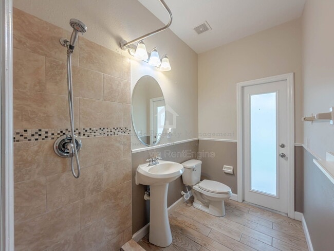 Building Photo - 5109 Legacy Oaks Dr