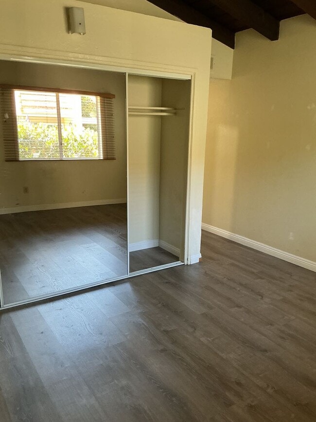 Building Photo - Townhome 3 bedroom 2 bath