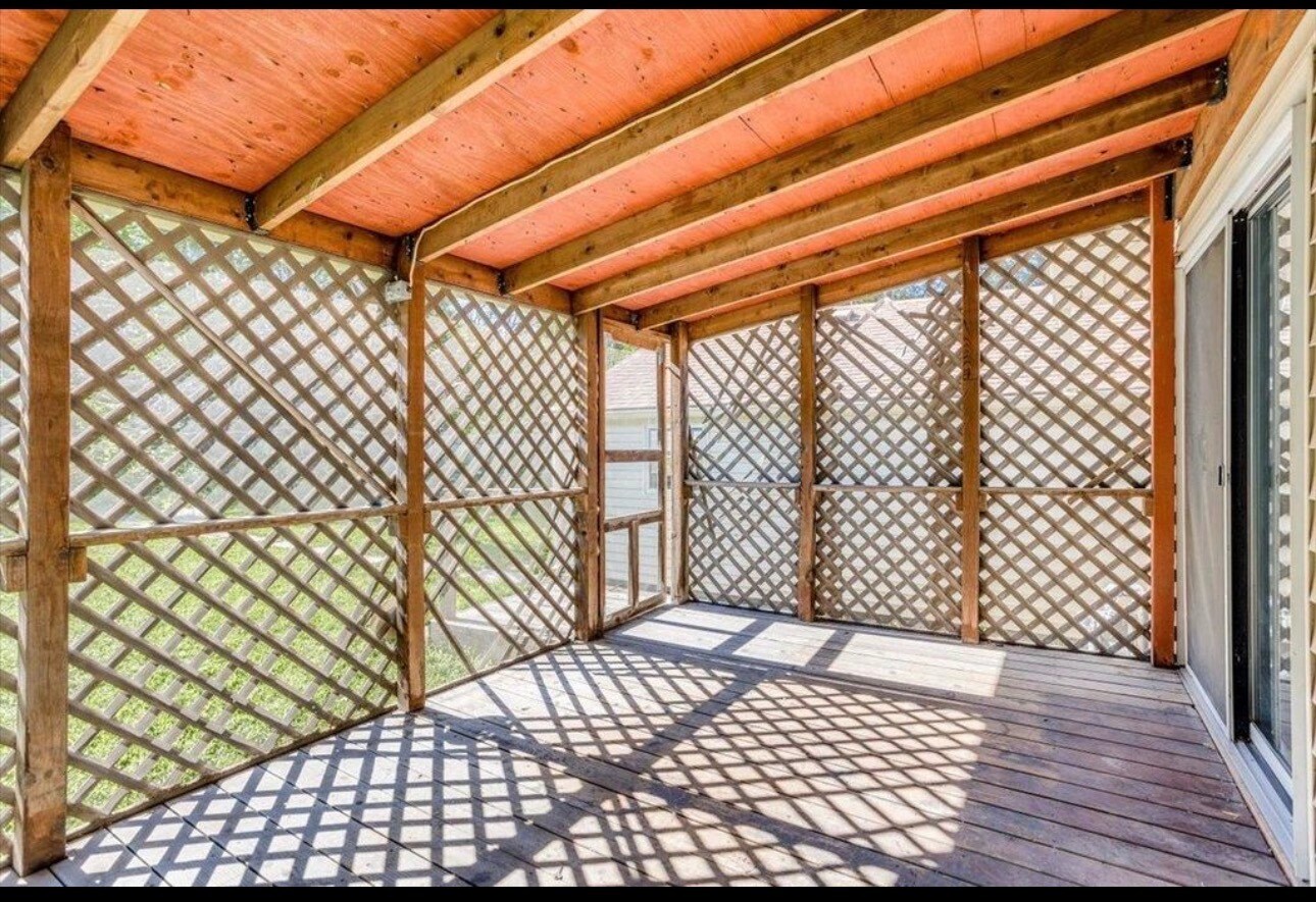 Building Photo - 1422 S Laura Ave