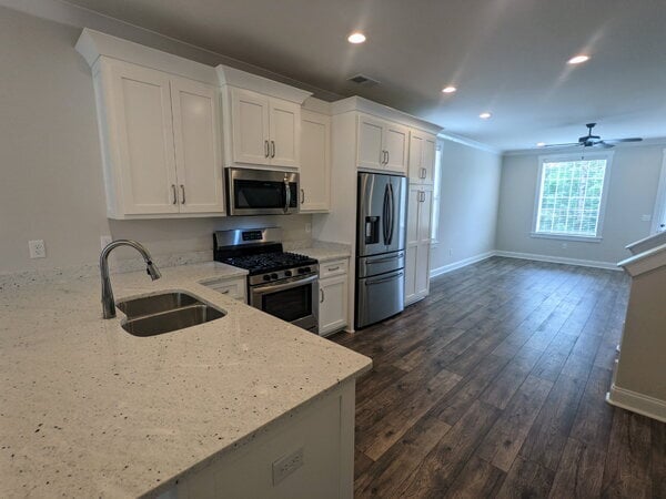 Building Photo - 417 Live Oak Dr