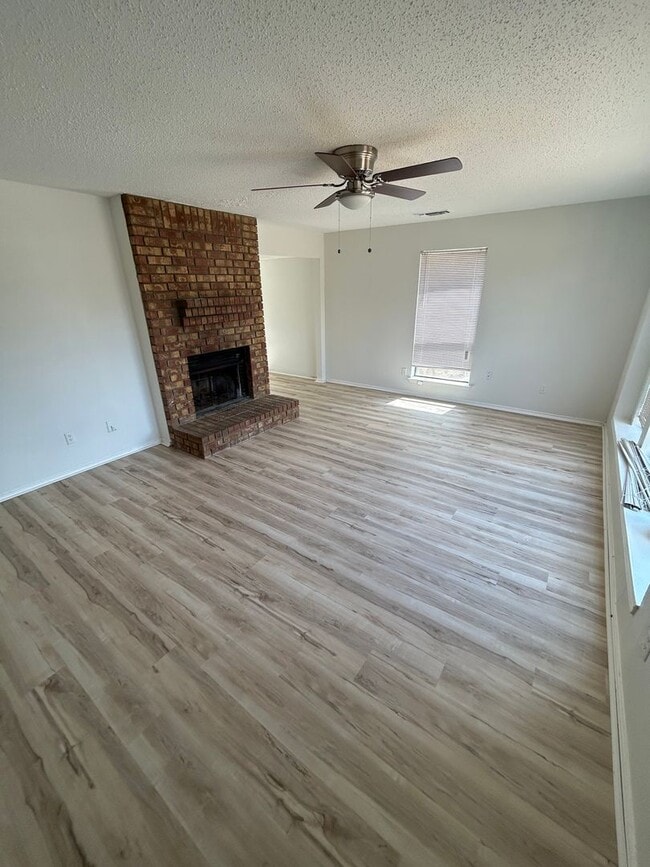 Building Photo - Come and see this well-kept beautiful home today!