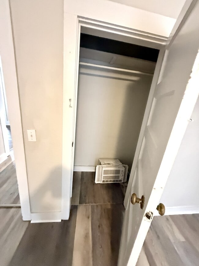 Building Photo - 705 Parkway