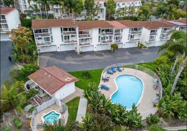 Pool & Spa - 2335 Caringa Way