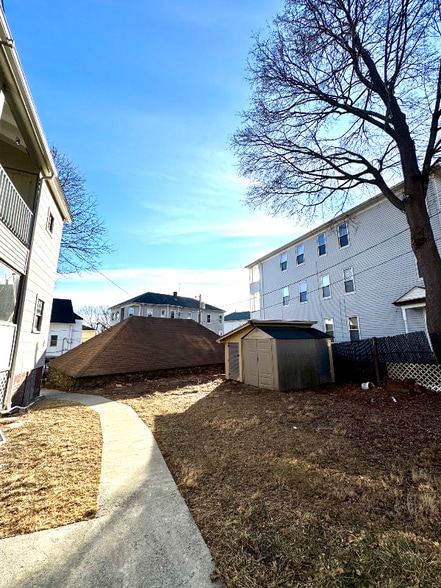 Building Photo - 184 Vernon St