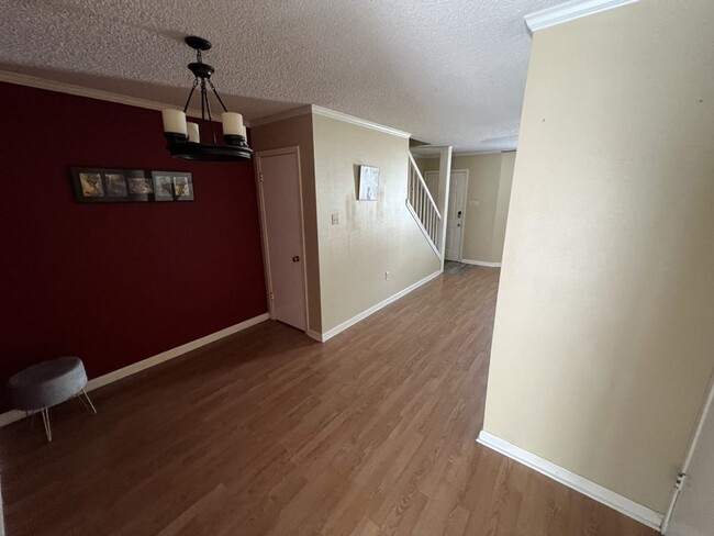 Building Photo - Now Leasing: Beautiful 2 Bed, 2.5 Bath tow...