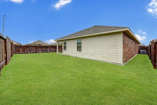 Building Photo - 8002 Carillon Way