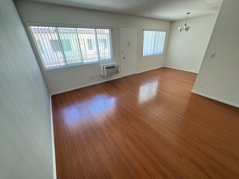 Building Photo - 447 W Elk Ave