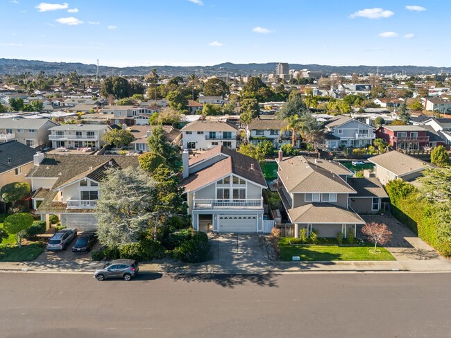 Building Photo - Serene Waterfront Home in Foster City