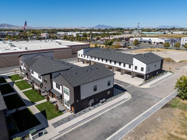 Building Photo - 35 N Gateway Dr