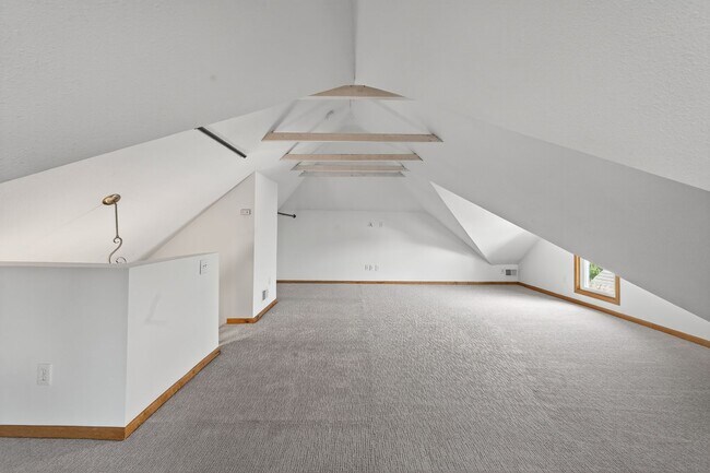 Building Photo - 6 month lease Spacious, 5bd, 2.5 renovated home in Midway!! AVAILABLE NOW