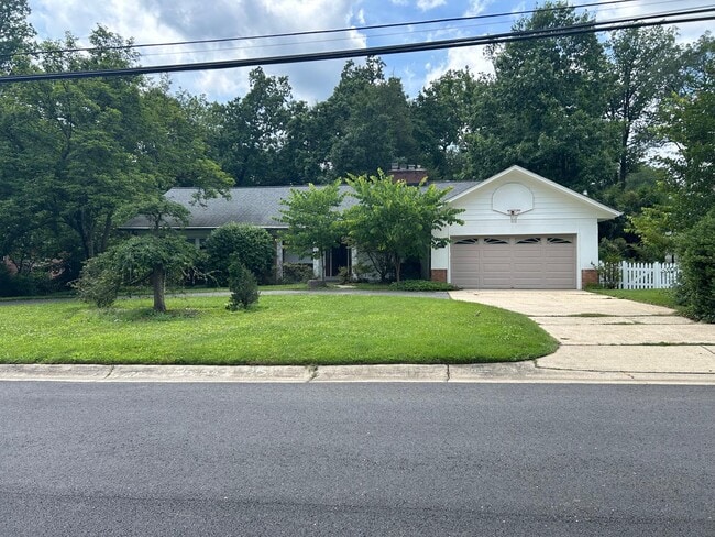 Building Photo - 6820 Millwood Rd