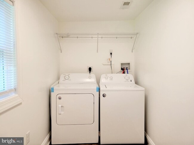 Building Photo - 128 E Pall Mall St