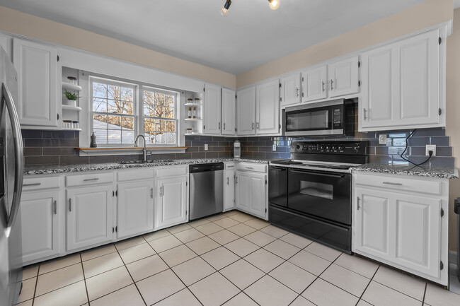 Kitchen - 646 Highland Dr