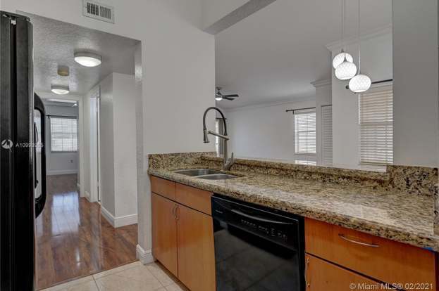 Building Photo - 2850 N Oakland Forest Dr