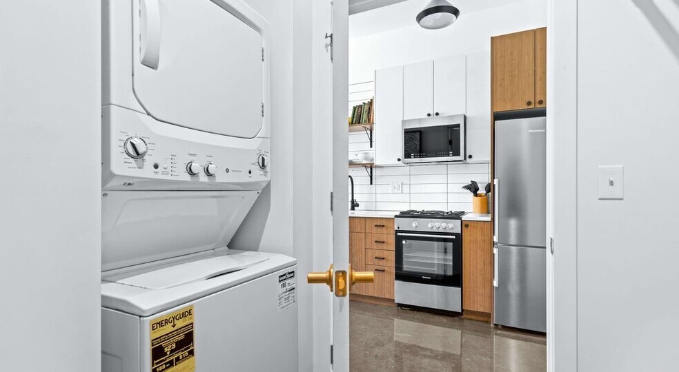 Building Photo - 1135 W Winona St