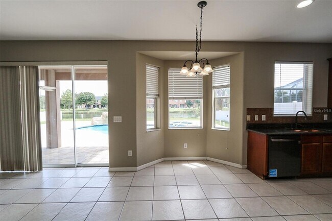 Building Photo - 9018 Pinebreeze Dr