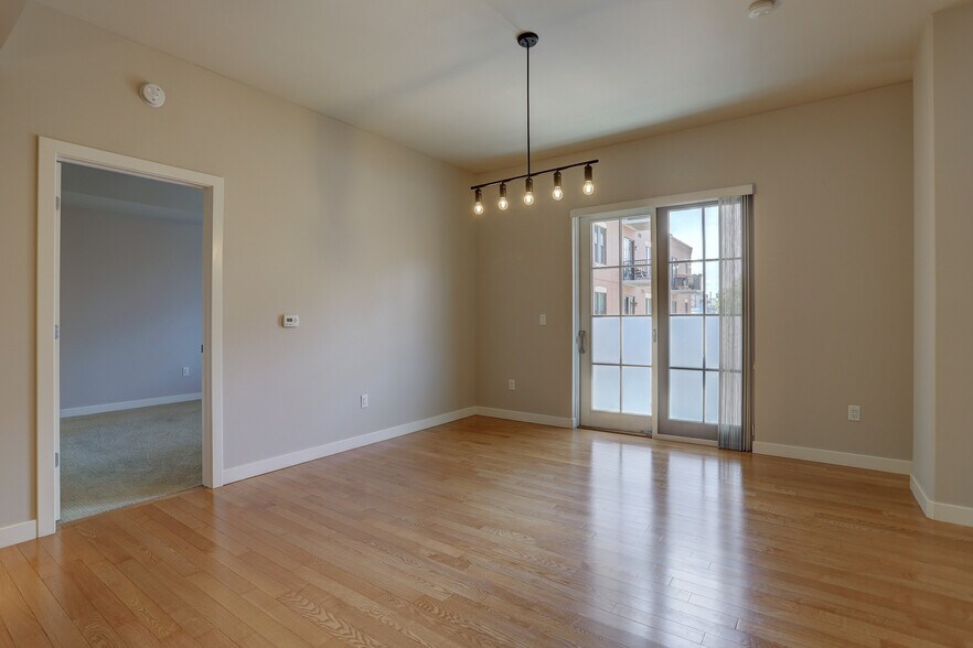 Building Photo - 410 Acoma St