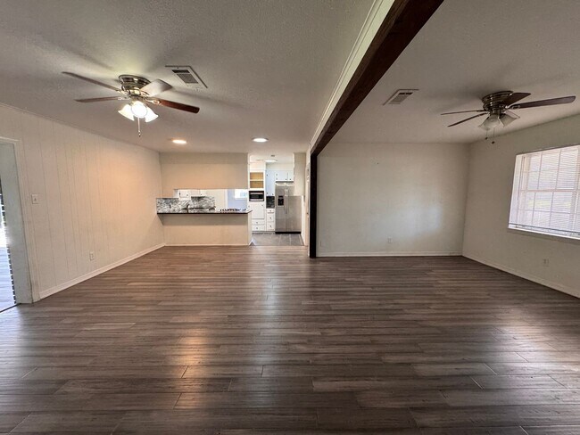 Building Photo - REMODELED SPACIOUS SOUTH BOSSIER HOME.