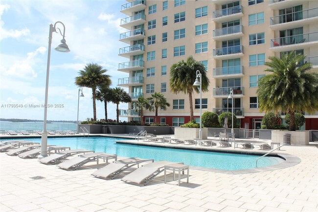 Building Photo - 1155 Brickell Bay Dr