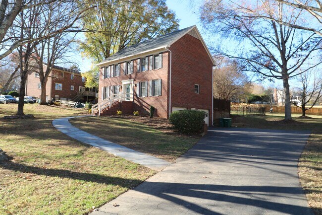 Building Photo - 8193 Steeplechase Cir